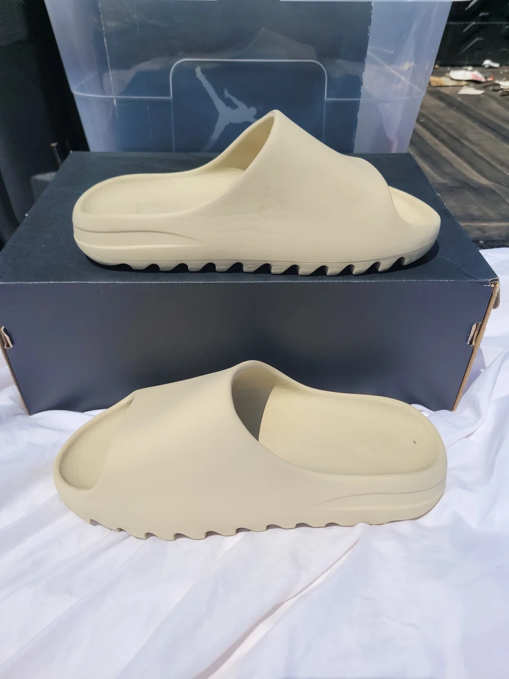Yeezy Cream Slide Sandal